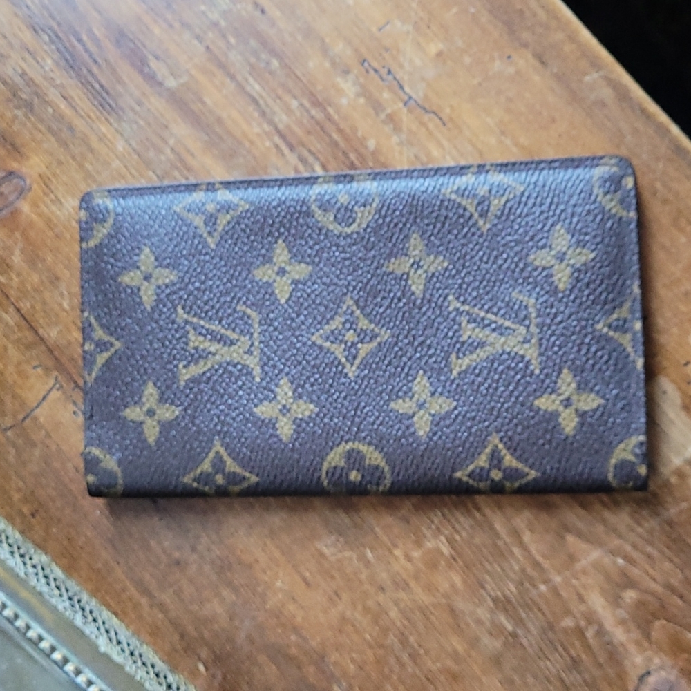 Slim Louis Vuitton Wallet with check/cash/passport holder